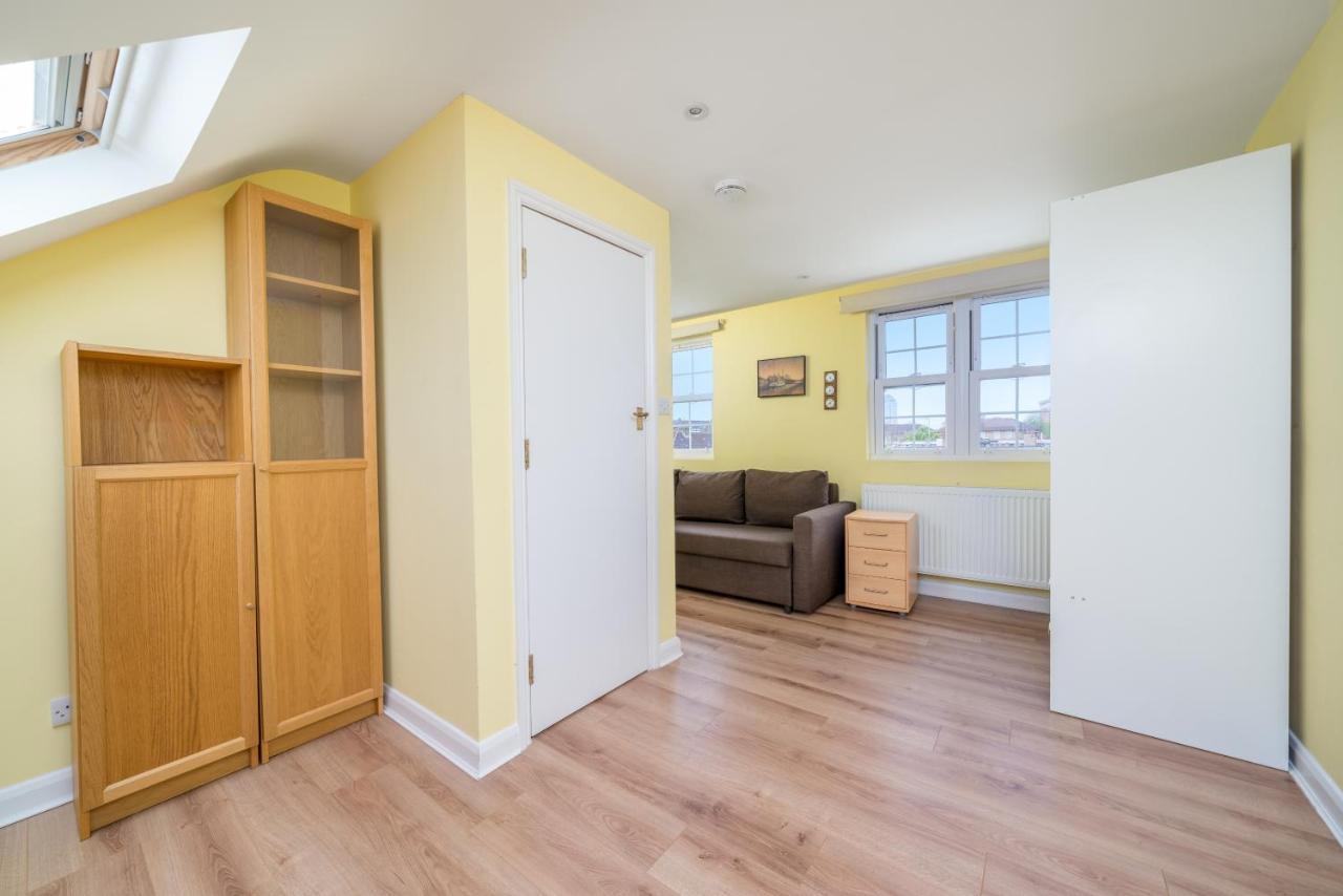 Elegant 3 Bedroom Retreat Minutes From Canary Wharf Londres